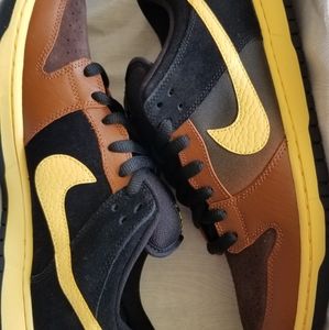 Size 11Nike Dunk Low Premium SB Black & Tan